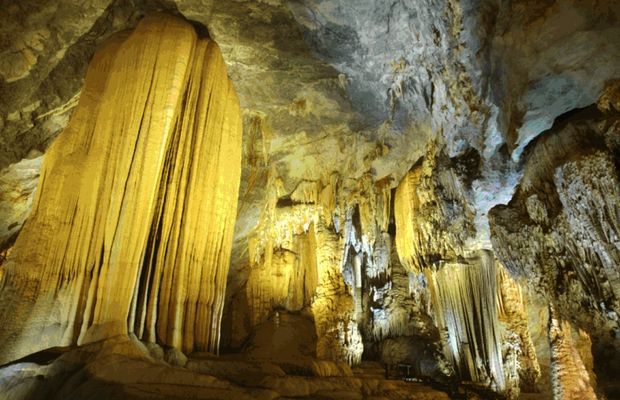 Thien Long Cave